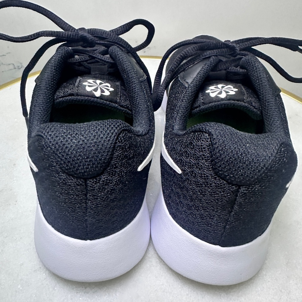 Nike Men’s or Unisex Tanjun Black and White Sneaker Shoes size 7.5 - Picture 3 of 6